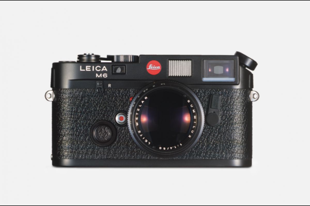 1984 - Le Leica M6 intègre un viseur LED